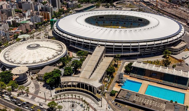 Mais de 25 mil homens das forças de segurança do estado, do governo federal e do município trabalham na operação para a final da Copa; a festa de encerramento contará com a presença da presidenta Dilma Rousseff e chefes de Estado e de governo; a prioridade para a chegada ao Maracanã será feita por metrô e trem; veículos particulares não poderão acessar ou estacionar no entorno do estádio; o parque da Quinta da Boa Vista, que abriga o Jardim Zoológico do Rio, estará fechado neste domingo, por medida de segurança