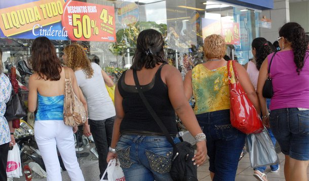 Movimento do comércio varejista cresceu 3,7% em 2014, de acordo com levantamento da Serasa Experian, segundo balanço divulgado nesta quarta-feira 7; expansão foi a menor para o setor nos últimos 11 anos; em 2013 o comércio teve aumento de 5,2% em suas atividades