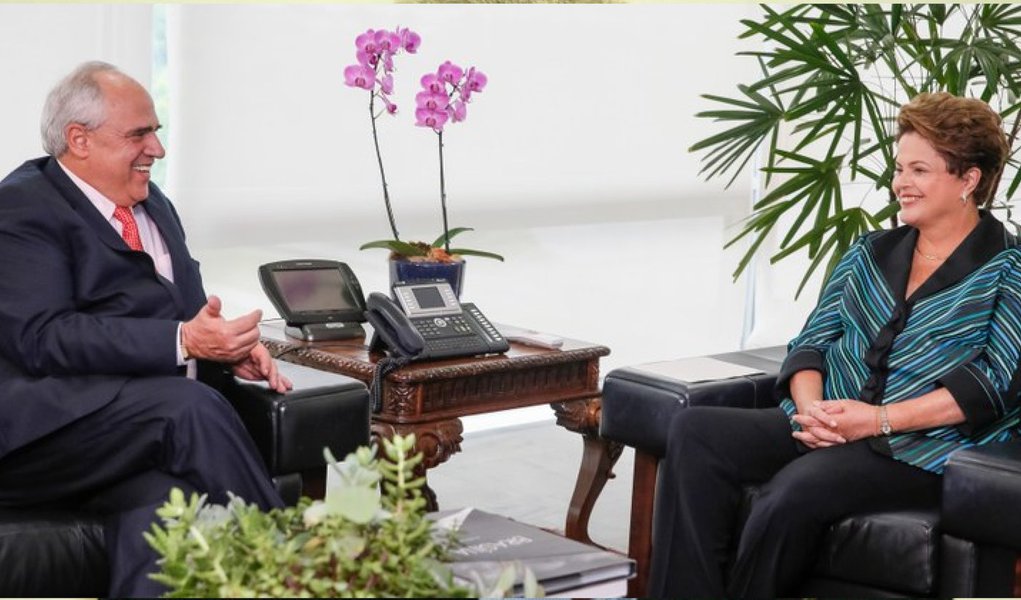 Secretário-geral da União de Nações Sul-Americanas (Unasul), Ernesto Samper, se reuniu nesta segunda-feira 10 com a presidenta Dilma Rousseff e disse que a Unasul vai seguir vigilante e atuante em relação a casos comprovados de ameaça de ruptura da ordem democrática nos países que compõem o grupo; ele disse ainda que o Brasil tem papel importante como um grande articulador do equilíbrio regional