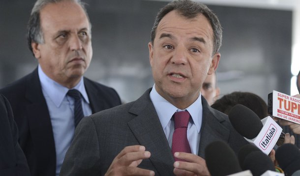 O governador do Rio, Sérgio Cabral, disse que a ocupação do Complexo da Maré pelas forças de segurança marca um novo tempo na vida das pessoas da comunidade, e é um dia histórico para o Rio de Janeiro; para ele, o estado "não poderia mais tolerar o domínio do poder paralelo" nas 15 favelas que integram o Complexo da Maré