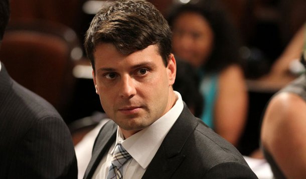 Por iniciativa do deputado Bernardo Rossi (PMDB), a Assembleia Legislativa do Estado do Rio de Janeiro decidiu instalar a CPI para apurar casos de vandalismo nos protestos na cidade do Rio; foram coletadas 40 assinaturas, superando o mínimo de 24 assinaturas, exigido pelo regulamento, e a proposta foi protocolada nesta terça (11); segundo deputado, os sucessivos fatos que vêm ocorrendo, e culminaram com a morte do cinegrafista da TV Bandeirantes, ferem a democracia e a liberdade de imprensa, e acabam com as manifestações pacíficas "que são justas"
 