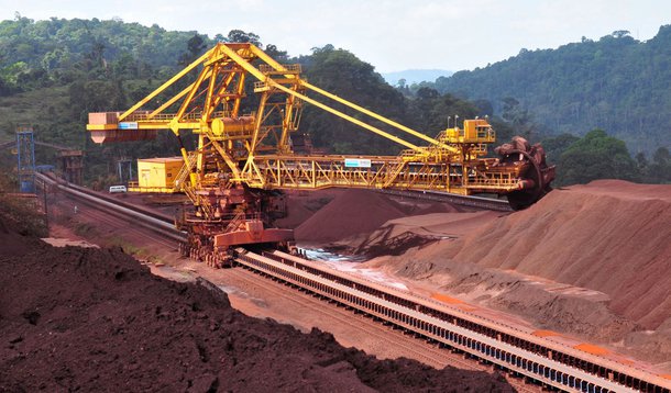 Governo do Estado se reuniu com dirigentes da Alcoa/Alumar para tratar sobre demissões de 650 trabalhadores, anunciadas pelo Consórcio de Alumínio do Maranhão; governador Flávio Dino lembrou que desde 2013 a empresa já reduzia as atividades voltadas para este setor, em decorrência da baixa competitividade no mercado internacional; chegando a realizar, no ano passado, 245 demissões