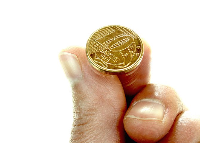 Deus e muitas outras pessoas sabem que a possibilidade de ter o dinheiro e o ouro seduz e corrompe