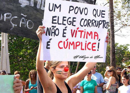 É preciso combater a corrupção em quatro frentes: tornar mais ágil o Judiciário, fortalecer os órgãos que fazem a fiscalização, melhorar a legislação e aumentar a consciência popular de que a corrupção é um entrave ao desenvolvimento