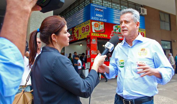 O senador e candidato ao governo do Distrito Federal pelo PSB, Rodrigo Rollemberg, defende um choque de gestão, com eleição direta para os administradores das 31 regiões que compõem o DF – antes chamadas de "cidades satélite"; atualmente, o governador é quem escolhe os administradores, tidos como "prefeitos" dessas regiões; "Nós entendemos que quem tem que escolher os administradores é a população da cidade", afirmou o congressista 