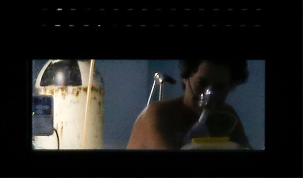 A enfermeira espanhola Teresa Romero, de 44 anos, infectada com Ebola em Madri enquanto tratava de um padre que morreu vítima do vírus está livre da doença após testar negativo duas vezes seguidas, disseram os médicos nesta terça-feira