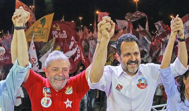 O governador do DF e candidato à reeleição Agnelo Queiroz (PT) justifica a alta taxa de rejeição com erros de comunicação e herança deixada pelo último governo; aproveita para atacar Rollemberg (PSB), lembrando da proximidade entre o socialista e José Roberto Arruda (PR) antes do escândalo do 'mensalão'; "Ao contrário dos demais candidatos, nunca caminhamos com Arruda", afirmou, em entrevista à CartaCapital