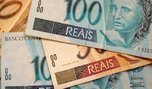 O governo federal arrecadou R$ 94,112 bilhões em impostos e contribuições em março, informou a Receita Federal nesta segunda-feira; número representa alta real de 0,48 por cento sobre igual mês do ano passado
