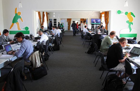 Em parceria com governos estaduais e prefeituras, Secretaria de Comunicação da Presidência da República definiu estratégia inédita para atender jornalistas, montando Centros Abertos de Mídia nas 12 cidades-sede da Copa. Mais de 60 mil notícias foram publicadas pela imprensa estrangeira