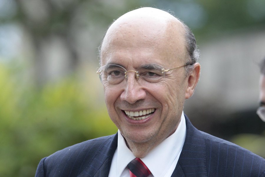 Ex-presidente do Banco Central, Henrique Meirelles, afirma que Brasil ainda pode “virar o jogo” de sua imagem no exterior como anfitrião da Copa do Mundo; e, como o evento, diz que país também pode provar sua capacidade de efetuar as reformas fundamentais para voltar a crescer: “Ainda temos condições de empatar e até de ganhar por pouco, terminando bem os estádios, organizando bem os jogos, provendo condições razoáveis de transporte, segurança e acomodação”