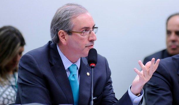 “Se a comissão entender que deva proceder à abertura dos meus sigilos telefônico, bancário ou financeiro, deve fazê-lo. Se a comissão entender faça, mas faça dentro de um processo investigativo”, afirmou Eduardo Cunha (PMDB-RJ), presidente da Câmara dos Deputados