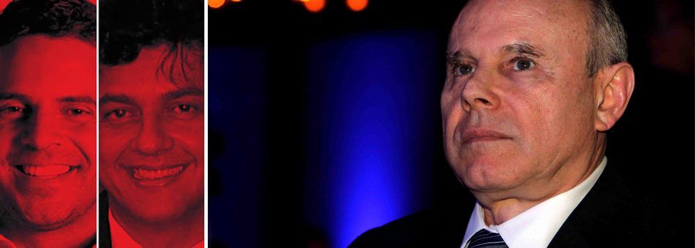 O chefe de gabinete da pasta, Marcelo Fiche, e o adjunto dele, Humberto Alencar, são suspeitos de receber propina da empresa Partners, que presta assessoria de imprensa ao Ministério da Fazenda; assim que caso se tornou público através de denúncia da revista Época, o ministro Guido Mantega acionou a Polícia Federal