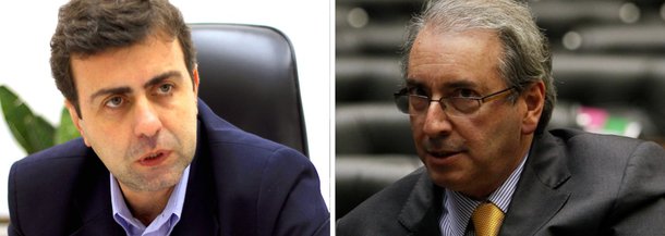 O deputado estadual Marcelo Freixo (PSOL-RJ) criticou a decisão do presidente da Câmara, Eduardo Cunha (PMDB), de cancelar a reunião da comissão da reforma política que aprovaria o relatório sobre o tema; "Falta de democracia na Câmara. O que Cunha pretende, na real, é fazer uma contra-reforma política. Cunha quer aprovar, a qualquer custo, o sistema distritão e constitucionalizar o financiamento empresarial de campanha", disse