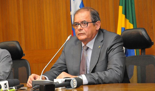 O presidente da Assembleia Legislativa do Maranhão, Humberto Coutinho (PDT), oficializa nesta segunda-feira (13) a criação da CPI da Saúde com a leitura do requerimento assinado por 29 deputados estaduais; a comissão investigará a indicação de membros para a instalação da comissão, cujo foco é investigar supostas falcatruas ocorridas durante a passagem do cunhado da ex-governadora Roseana Sarney (PMDB), Ricardo Murad, pela Secretaria Estadual de Saúde