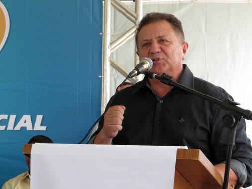 O PSDB do Maranhão realizará atos públicos no interior do Estado para atrair lideranças políticas e se fortalecer para as eleições 2016; o primeiro movimento neste sentido acontecerá no próximo dia 11, na cidade de Santa Inês, quando a legenda receberá as filiações da ex-deputada Vianey Bringel e de representantes políticos do municípios que integram a região Central do Estado; segundo informou o presidente estadual do partido, vice-governador Carlos Brandão (foto), após o encontro de Santa Inês, os próximos alvos serão Balsas (Sul do Maranhão) e Pinheiros (Baixada Maranhense)