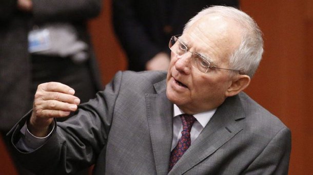 As últimas propostas do governo grego estão longe de serem suficientes para a concessão de um terceiro pacote de ajuda financeira a Atenas, disse neste sábado (11) o ministro alemão das Finanças, Wolfgang Schäuble, em Bruxelas; "A confiança foi destruída de uma maneira inacreditável nos últimos meses", disse o ministro alemão, acrescentando que não poderia "confiar em promessas" para aceitar continuar a ajudar a Grécia