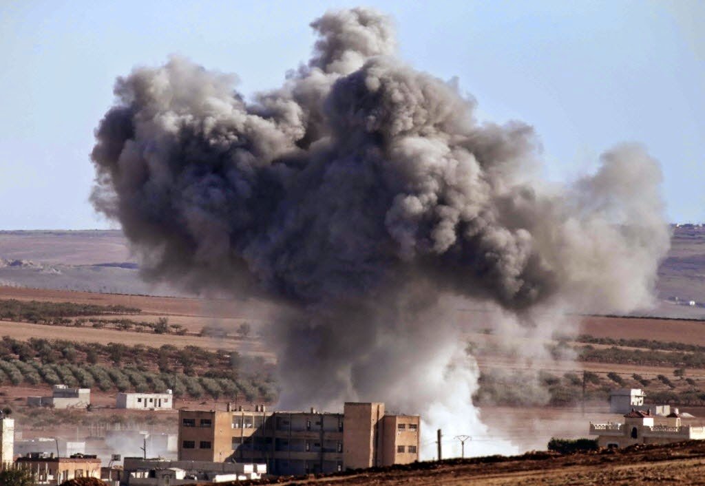 Dezesseis ataques ao redor de sete cidades iraquianas destruíram veículos, edifícios, equipamentos e posições de combate, bem como unidades de ataque pertencentes ao Estado islâmico, que está tentando estabelecer um califado no Oriente Médio; na Síria, 11 ataques aéreos foram realizados perto da cidade de Kobani, destruindo um tanque e posições de combate, enquanto outros focaram alvos próximos a Abu Kamal e Dawr az Zawr