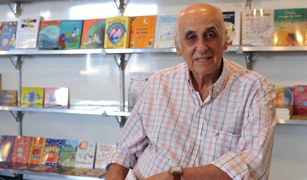 O escritor e jornalista Zuenir Ventura disse que já procurou entender, mas não chegou a uma conclusão sobre o crescimento do interesse dos jovens pela leitura. Ao visitar estande da Submarino, loja virtual de venda de livros, na 16ª Bienal do Livro, no Riocentro, ele acrescentou que a explicação pode estar na evolução da literatura de entretenimento, por onde os adolescentes começam a se interessar pela literatura