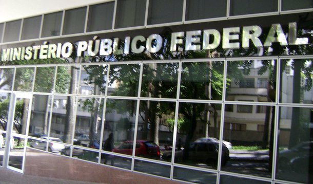 Os tentáculos da corrupção se espalham no Brasil e no exterior, com envolvimento de pessoas ligadas ao poder e à influência para captação de clientela e o aumento do lucro financeiro, cujo retorno para a Nação não pode ser expresso na capacidade de perda de pontos no produto interno bruto