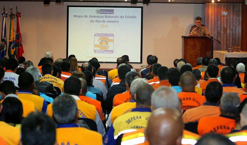 A Secretaria de Estado de Defesa Civil do Rio de Janeiro (Sedec-RJ) pretende investir no preparo da população e criar mais núcleos comunitários de Defesa Civil (Nudecs) para atuar no apoio emergencial e na prevenção de catástrofes; para escolher os locais onde serão criados os Nudecs, as entidades parceiras fizeram um mapeamento nos mais de 100 núcleos existentes no estado, localizados na região serrana, Baixada Fluminense, baixada litorânea, Costa Verde e nos municípios de Niterói e São Gonçalo, na região metropolitana