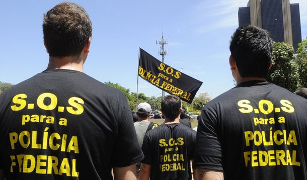 As polícias Federal, Rodoviária Federal e policiais civis de 13 Estados vão parar na quarta-feira (21), como forma de reivindicação por uma reformulação na política de segurança pública para o Brasil; até amanhã, policiais de mais cinco Estados e do Distrito Federal se reúnem em assembleia para definir a participação no movimento