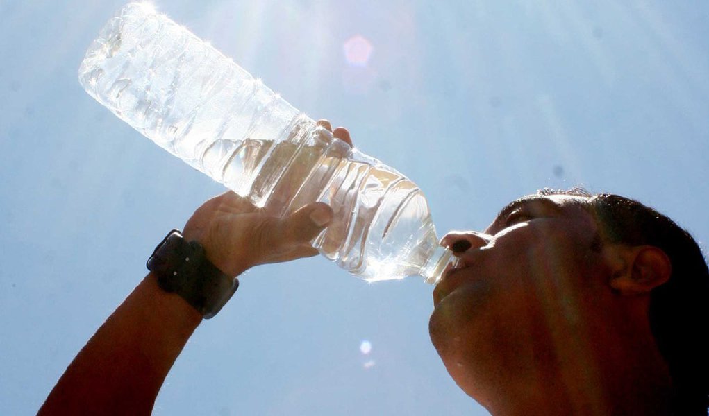 Relatório divulgado esta quinta-feira, 20, pela Administração Oceânica e Atmosférica Nacional dos Estados Unidos mostrou que o mês de julho foi o mais quente já registrado no mundo, com muitos países e oceanos experimentando ondas de calor; em seu relatório mensal sobre o clima global, a entidade também citou temperaturas recordes de alta nos oceanos