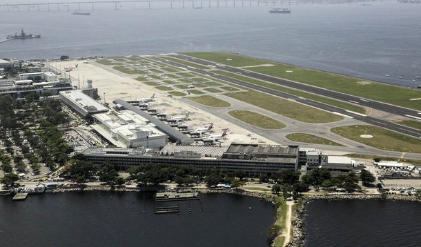 A confirmação veio após o MPF no Rio ajuizar uma ação civil pública pedindo a suspensão do leilão até que a Anac defina, no edital de concessão, as intervenções, as obras e os serviços necessários à garantia da segurança da aviação civil e da infraestrutura aeroportuária; por outro lado, a AGU disse não ter dúvidas de que conseguirá demonstrar em juízo a não procedência das preocupações do ministério