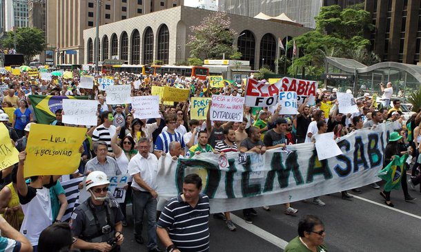 Mesmo sem nada que pudesse justificar semelhante iniciativa, o impeachment começou a ser falado no dia seguinte à eleição e passou a ser repetido como um mantra