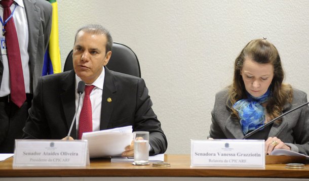 O primeiro depoimento de um executivo de empresa investigada na Operação Zelotes "não ajudou muito", segundo  presidente da CPI do Conselho Administrativo de Recursos Fiscais (Carf), senador Ataídes Oliveira (PSDB-TO), após quase duas horas de interrogatório com o presidente da Mitsubishi do Brasil, Robert Rittscher; sem avanços, a CPI instalada no Senado aprovou um indicativo para votar o pedido de quebra dos sigilos bancário e telefônico do executivo na próxima reunião; a PF estima que as fraudes contra o fisco somem R$ 19 bilhões e constatou prejuízos de, pelo menos, R$ 6 bilhões aos cofres públicos 