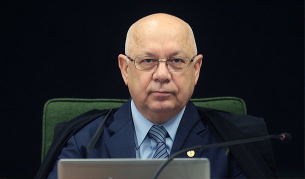 O ministro Teori Zavascki, do Supremo Tribunal Federal (STF), deferiu nesta segunda (29) a prorrogação, por mais 60 dias, dos inquéritos da Polícia Federal para investigar parlamentares citados na Operação Lava Jato; ao todo, são investigados 35 parlamentares; o ministro também autorizou as diligências solicitadas pela Procuradoria-Geral da República