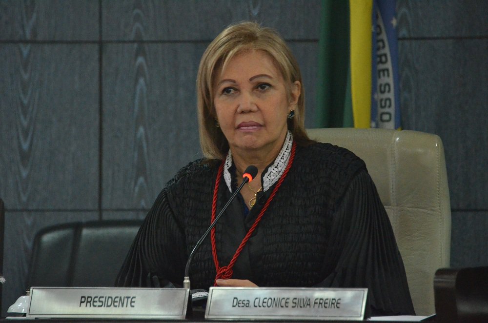 Relatora do processo, a presidente do Tribunal, desembargadora Cleonice Freire, votou pela aprovação do reajuste, sendo seguida, à unanimidade, pelos desembargadores presentes à sessão; ela ressaltou que o Tribunal de Justiça não dispõe, no exercício financeiro deste ano, dos recursos necessários ao atendimento do reajuste, e condicionou a concretização da revisão na remuneração dos servidores à suplementação orçamentária pelo Poder Executivo na ordem de R$ 26 milhões