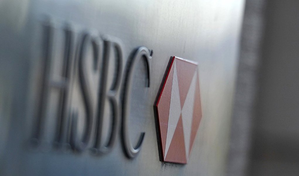 Em um comunicado enviado à Bolsa de Valores de Hong Kong, banco britânico confirma o encerramento de suas atividades no Brasil e na Turquia e a demissão de cerca de 50 mil funcionários em todo o mundo; rumores sobre a saída do HSBC aumentaram em março, após o banco ter reportado prejuízo líquido de R$ 549 milhões em 2014; o banco pretende focar seus investimentos na Ásia, especialmente na China e no sudeste do continente