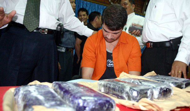 A Indonésia pediu a embaixadas estrangeiras que enviem representantes para uma prisão de segurança máxima, tendo em vista a execução já programada de dez presos por tráfico de drogas, apesar de ainda não ter sido feita a notificação com 72 horas de antecedência da data da execução; entre os infratores da legislação antidrogas que serão executados está o brasileiro Rodrigo Gularte