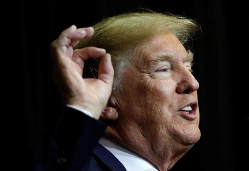 Ações ligadas a Apple caem após Trump dizer que deveriam produzir nos EUA