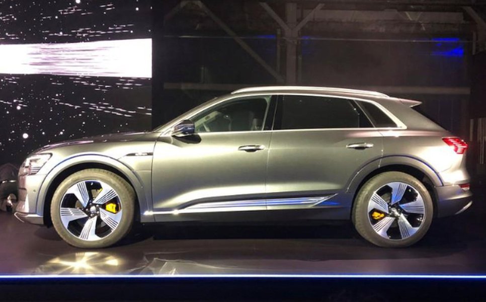 Audi lança SUV elétrico em quintal da Tesla, com apoio da Amazon