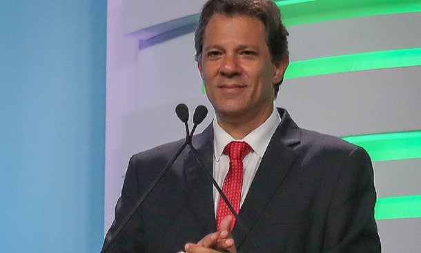 Haddad estreia em debate e diz: "nós podemos ser felizes de novo"