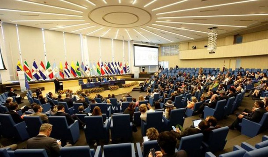 Líderes da Europa e AL denunciam perseguição a Lula, Kirchner e Correa