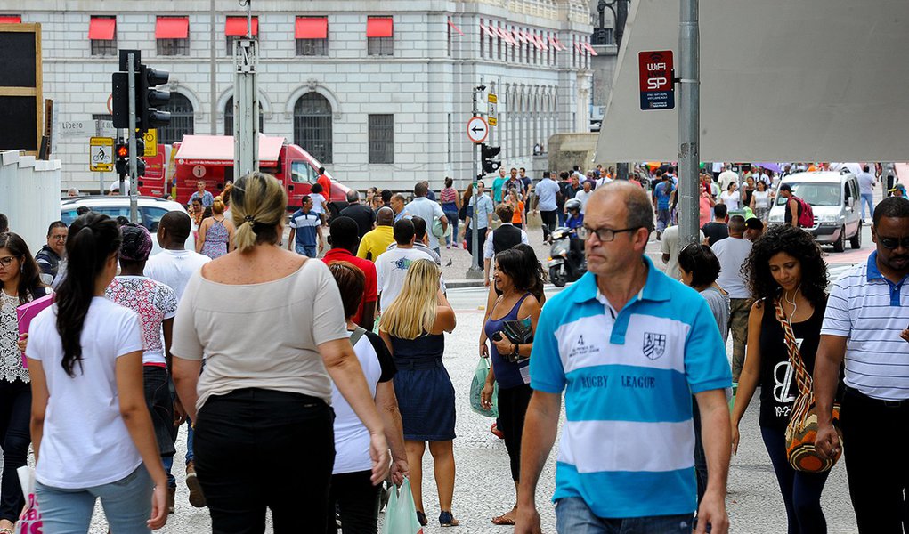 Sem confiar na polícia, quase metade dos paulistanos não presta queixa 