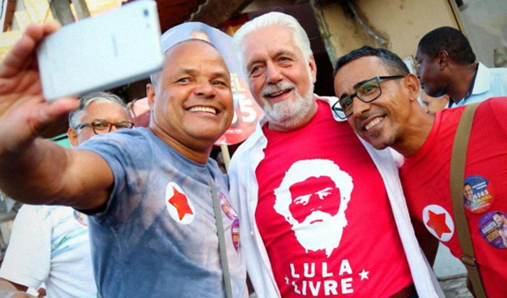 Wagner: agora sou soldado, vou para São Paulo ajudar Haddad a ganhar o 2º turno