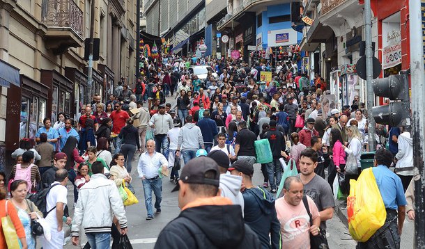13º injeta R$ 211 bilhões na economia, mas natal será morno