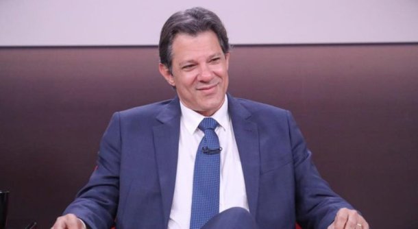 Haddad participa do primeiro debate de candidatos à Presidência. TV 247 transmite