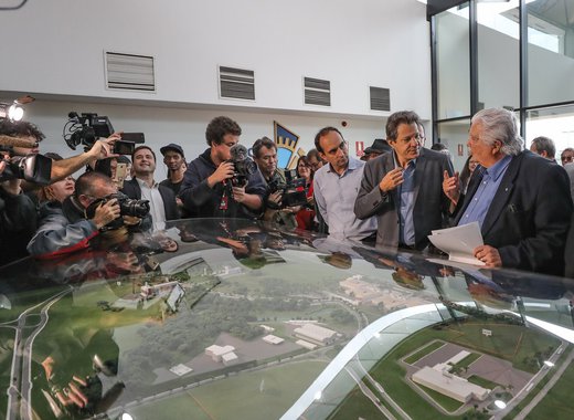 Haddad visita Embraer e diz que foi um erro vender nosso patrimônio