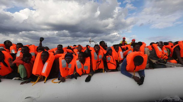 Resgatados 311 imigrantes em frente ao litoral da Espanha