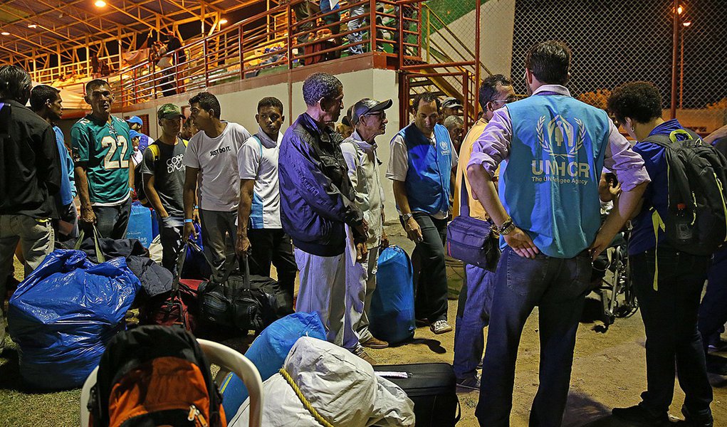 EUA usam questão migratória para promover intervenção imperialista na Venezuela