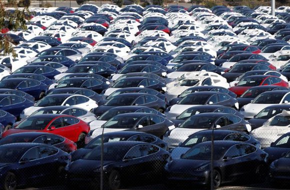 Tesla reduz opções de cores para simplificar produção de carros