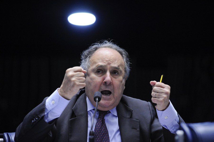 Aliado do Golpe contra Dilma, Cristovam Buarque pode ficar fora do Senado