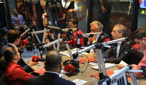 Debate Sagres: Zé Eliton aponta incoerência de Caiado, que foge do confronto