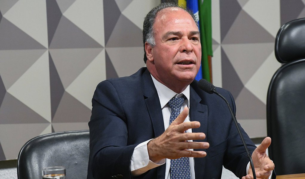 Com debandada de Jucá, FBC deve ser o novo líder do governo Temer no Senado