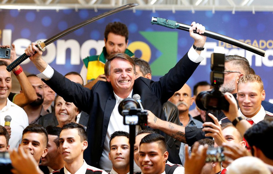 Pior que Bolsonaro é quem o pôs lá