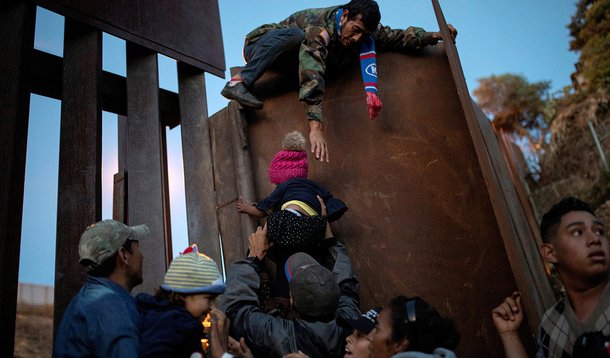 Migrantes pedem US$ 50 mil por pessoa para desistirem de entrar nos EUA